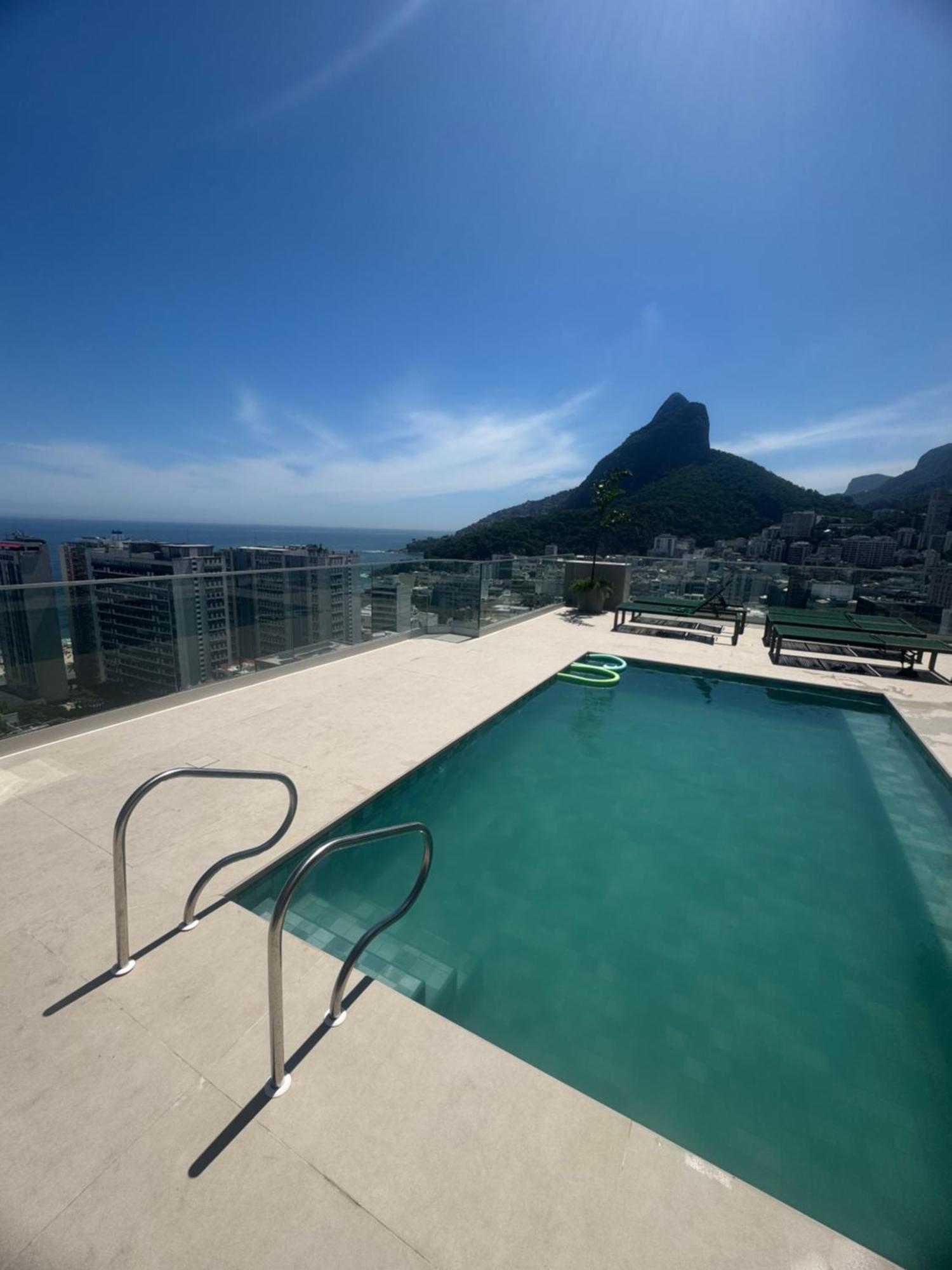 Top Flat Leblon: Oceanview Fitness & Daily Housekeeping