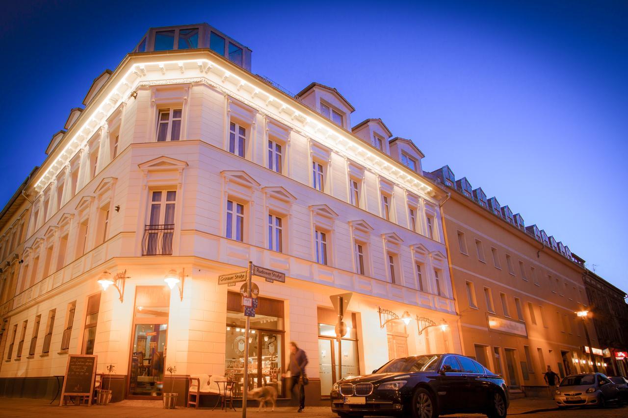 Hotel Bett Und Buch