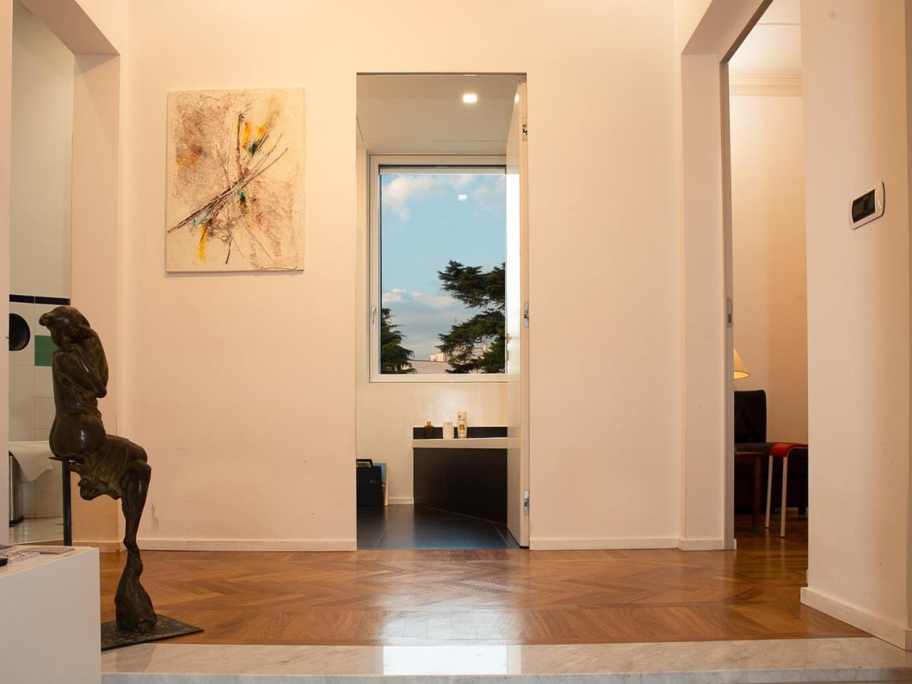 Room In Roma Isole