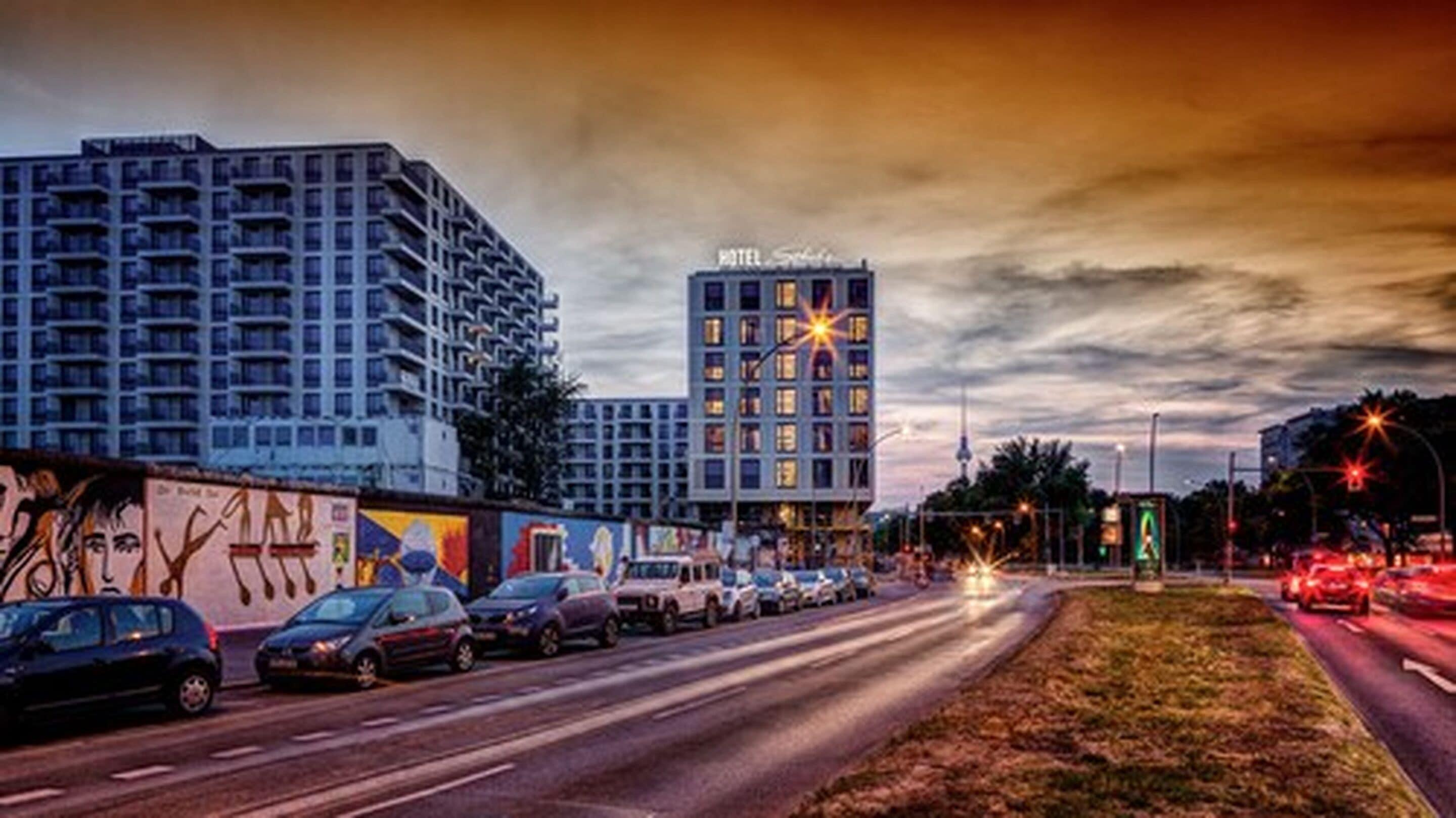 Schulz Hotel Berlin Wall At The East Side Gallery
