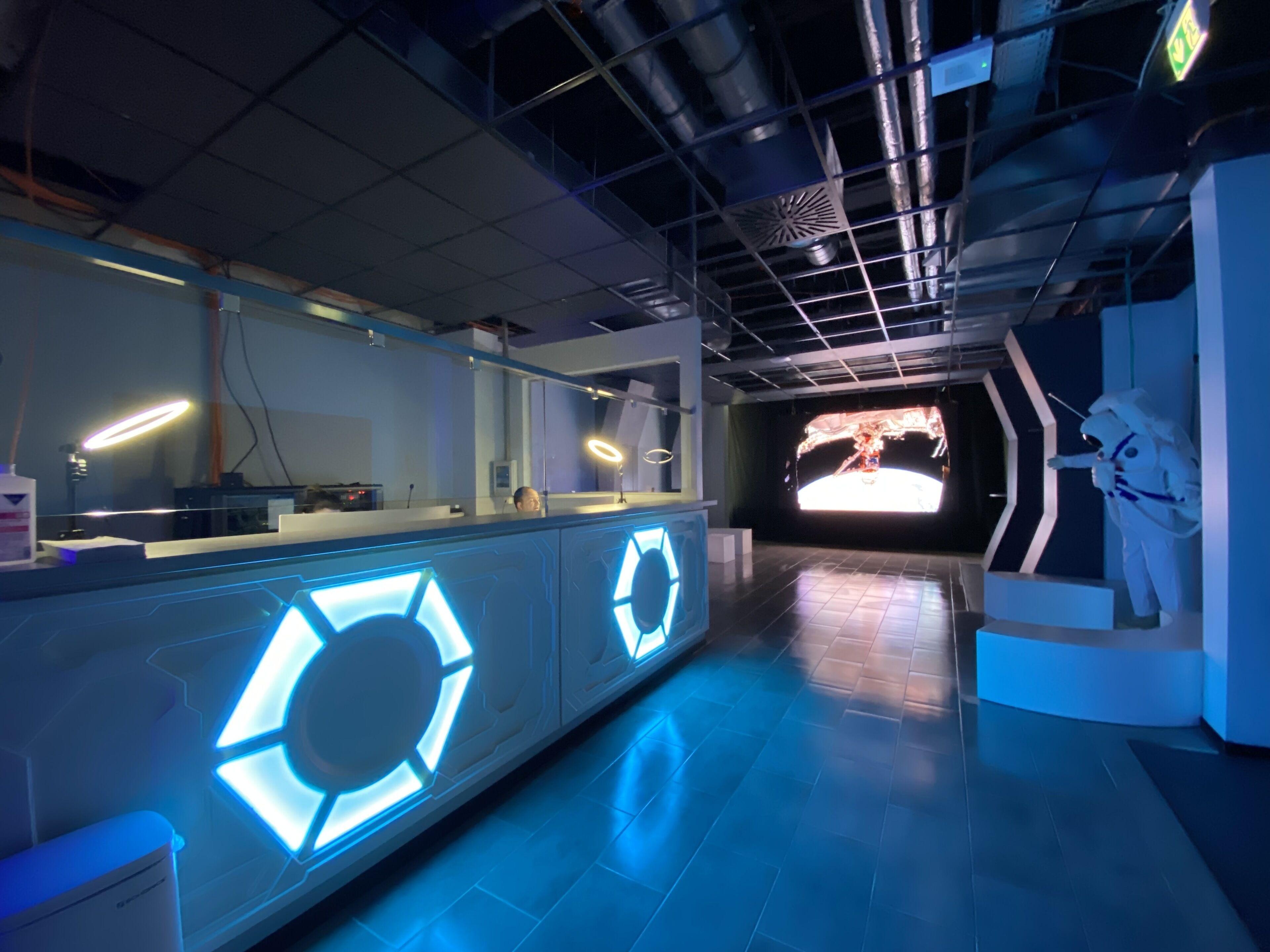 Space Night Capsule Hostel