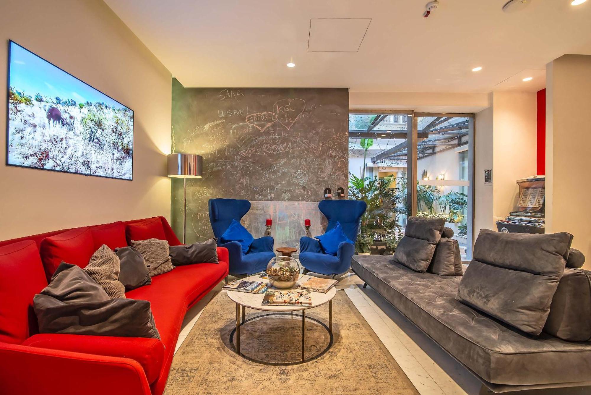 Hotel White